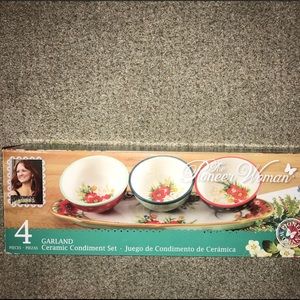 The pioneer woman 4 pc. Ceramic Condiment set
